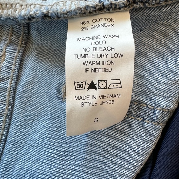 Pinkblush Maternity • Elastic Belly Band Denim Shorts • Small - Picture 5 of 5